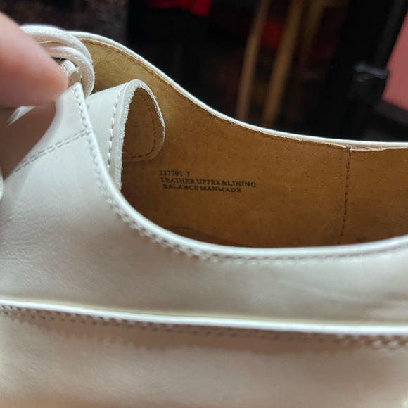 Size 7 string up shoes - Picture 2 of 2